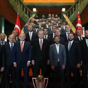 Ο Ταγίπ Ερντογάν ζητά τον ουρανό και τ’ άστρα από τον Μητσοτάκη και τον&nbsp;Αναστασιάδη