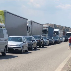 Τεράστια η ουρά των οχημάτων για είσοδο στην Ελλάδα από τον&nbsp;Προμαχώνα