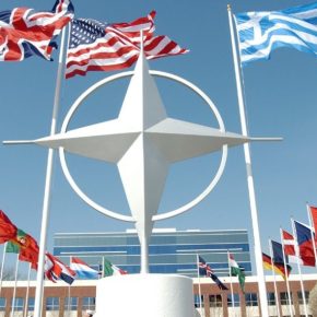 ΝΑΤΟ: «Δεν αποτελεί προϋπόθεση η αποχώρηση των τουρκικών πλοίων για να καθίσει η Ελλάδα στο&nbsp;τραπέζι»