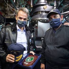 Στο υποβρύχιο «Κατσώνης» ο Κυριάκος Μητσοτάκης: «Είστε οι αόρατες και αθόρυβες ασπίδες&nbsp;μας»