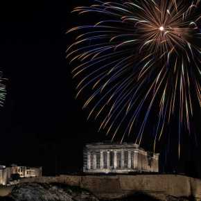 Καλή Πρωτοχρονιά και ευτυχισμένο το 2021: Υπέροχες εικόνες από την Αθήνα και τον&nbsp;Πειραιά