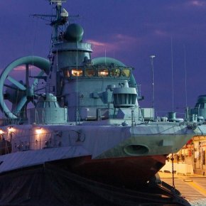 ΠTΜ Zubr στον Σαρωνικό: Άσκηση της Διακλαδικής Διοίκησης Ειδικών Επιχειρήσεων με το&nbsp;ΠΝ