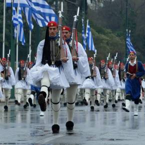 25η Μαρτίου: Όλα όσα θα δούμε στην παρέλαση – Ο έφιππος εύζωνας, τα Rafale, τα F-16 και τα&nbsp;μηνύματα