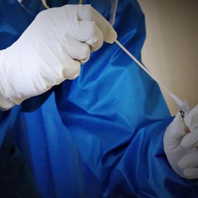 Self tests: Πώς γίνεται η διαδικασία στο σπίτι -Βήμα προς βήμα&nbsp;(βίντεο)