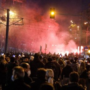 Σοβαρά επεισόδια στην Νέα Σμύρνη, ένας αστυνομικός&nbsp;τραυματίας