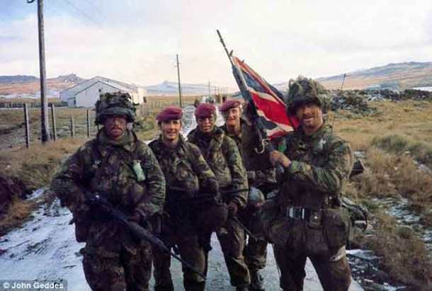 article-2109429-00B14E2600000259-548_634x427