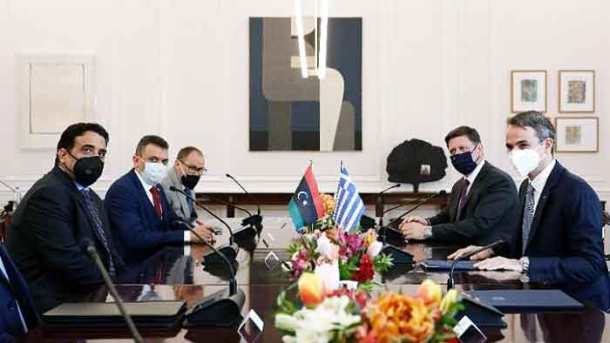 mitsotakis-al-Menfi-april-2021-696x392