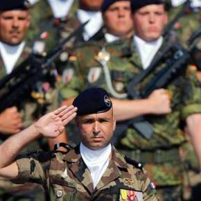 Γαλλικός-»σεισμός»: Λεπέν-Στρατός ενώνουν&nbsp;δυνάμεις