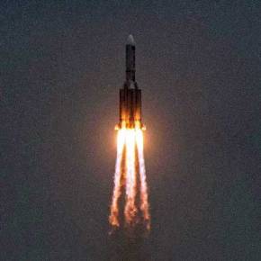 Πέφτει στη Γη ο κινέζικος πύραυλος: Παρακολουθήστε Live την είσοδό του στην ατμόσφαιρα – Εκτός ελέγχου η πορεία&nbsp;του