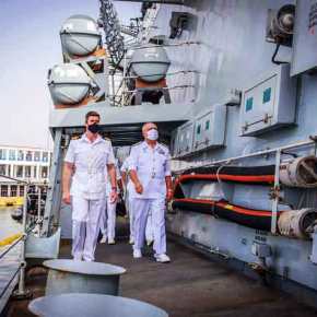 Φρεγάτες: Ο Αρχηγός ΓΕΝ συνάντησε τον Βρετανό Ναύαρχο στον&nbsp;Πειραιά