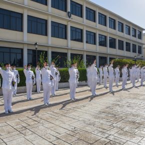 Πολεμικό Ναυτικό: Το μέλλον είναι εδώ! Ξίφη στους νέους Σημαιοφόρους&nbsp;(ΦΩΤΟ)