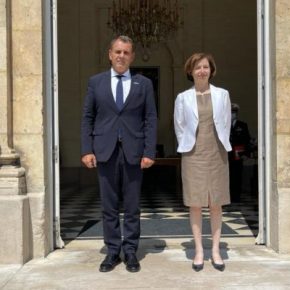 Συνάντηση ΥΕΘΑ με την ΥΠΑΜ της Γαλλίας στο Παρίσι&nbsp;(ΦΩΤΟ)