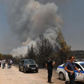 Φωτιά στη Βαρυμπόμπη – Φλόγες μέσα στα πρώην βασιλικά&nbsp;κτήματα!