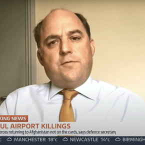 Θα »βυθίσουν» την Ελλάδα με Αφγανούς – Βρετανός ΥΠΑΜ: »Πολλοί πρόσφυγες θα εγκατασταθούν σε ελληνικά&nbsp;camp»!