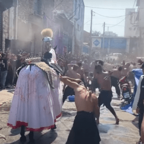 Τα νέα »έθιμα» της πολυπολιτισμικότητας – Σιίτες Moυσουλμάνοι αυτομαστιγώθηκαν στο κέντρο του&nbsp;Πειραιά