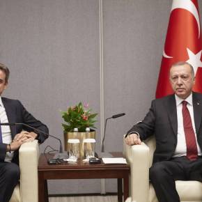 «Σκάκι» Ελλάδας-Τουρκίας για το Αφγανιστάν: Οι προσδοκίες από το τηλεφώνημα Μητσοτάκη-Ερντογάν