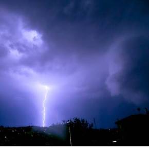 Καιρός: Καταιγίδες «σάρωσαν» τη μισή Ελλάδα – Έβρεξε και στην Εύβοια&nbsp;(pics+vids)