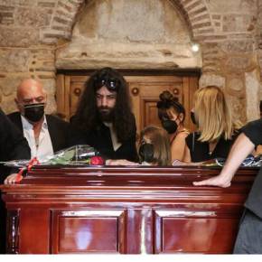 Μίκης Θεοδωράκης: Πλήθος κόσμου στο λαϊκό προσκύνημα του μεγάλου συνθέτη – Την Πέμπτη η&nbsp;κηδεία