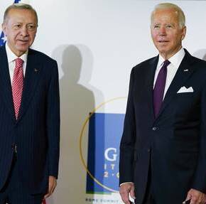 Ερντογάν σε Μπάιντεν: Ώρα να αρθούν οι «άδικες» κυρώσεις στην αμυντική βιομηχανία της&nbsp;Τουρκίας