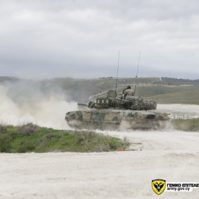 Βολές αρμάτων μάχης, ΤΟΜΑ και πυροβόλων ΠΒ στο ΠΒ Καλού Χωριού&nbsp;(φωτ)