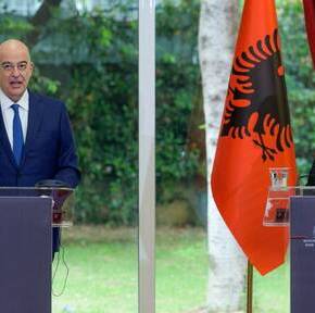 Μηνύματα Δένδια από την Αλβανία: Πληρωμένη απάντηση στο θέμα των Τσάμηδων και «καρφιά» για&nbsp;Τουρκία