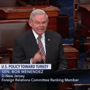 “Βόμβες” μεγατόνων από τον Μενέντεζ, στόχευσε προσωπικά και “βίαια” τον Ερντογάν: Είναι παραβάτης του Διεθνούς Δικαίου, φίλος της Μόσχας και της Τεχεράνης&nbsp;(video)