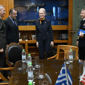 Συνάντηση ΥΕΘΑ με την Αμερικανίδα βοηθό ΥΠΑΜ&nbsp;(ΦΩΤΟ)