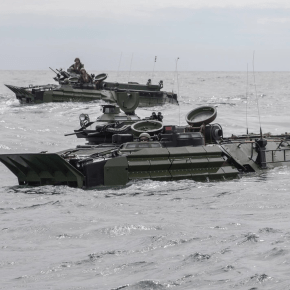 DEFENSE NEWS: Η Ελλάδα αγοράζει τα 40 ετών AAV, τα οποία το USMC τα “ξέβρασε”… μετά από&nbsp;δυστύχημα