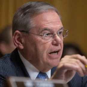 Σκληρή επίθεση Μενέντεζ για τα γεγονότα στην&nbsp;Κύπρο